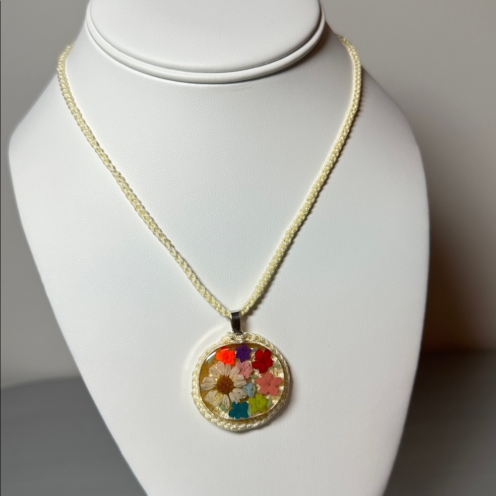 Flower and Crochet Necklace - Picture 2 of 4